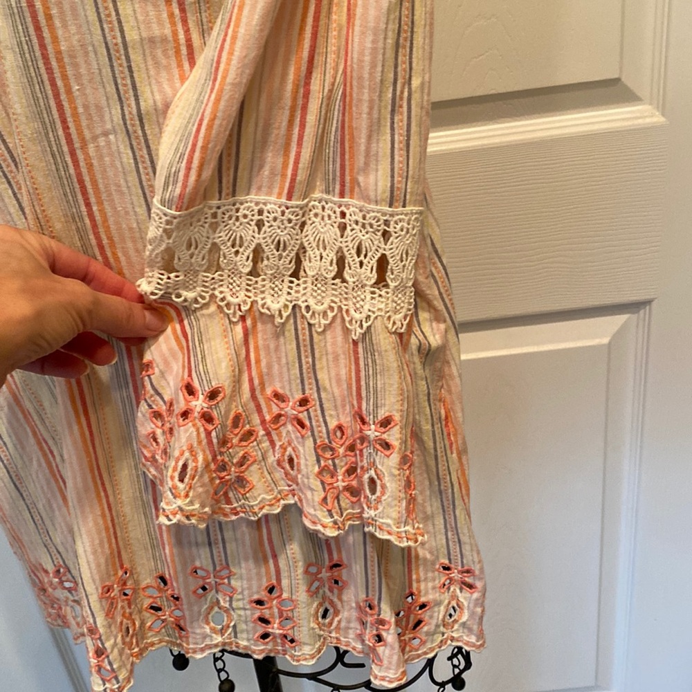 Chico’s Size 3 Spring Tunic - Picture 3 of 3